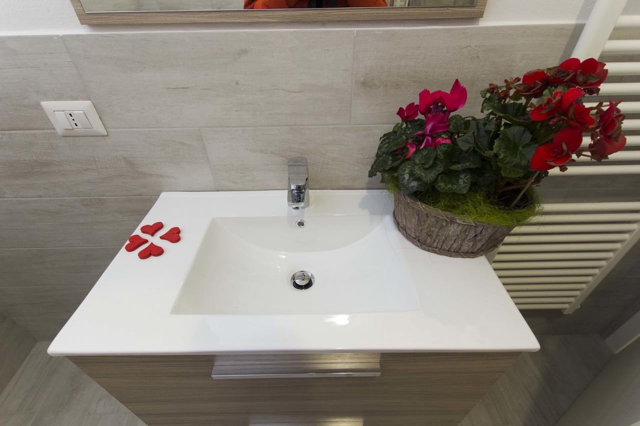 Appartamento Casa Madali' - Nel Borgo Marone Esterno foto